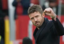 Topkandidaten til at overtage Michael Carricks trænerjob i Manchester United er godt på vej til at blive fyret