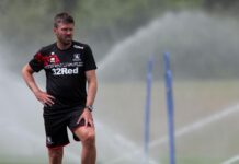 Manchester United tilføjer overraskende manager til den firemandsliste af Michael Carrick-udskiftere