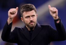 Manchester United er klare favoritter til at hente den fremragende signing af den utilfredse Arsenal-spiller