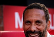 Rio Ferdinand beder Manchester United om at skrive kontrakt med en midtbanespiller til 80 millioner pund i stedet for Bruno Guimaraes