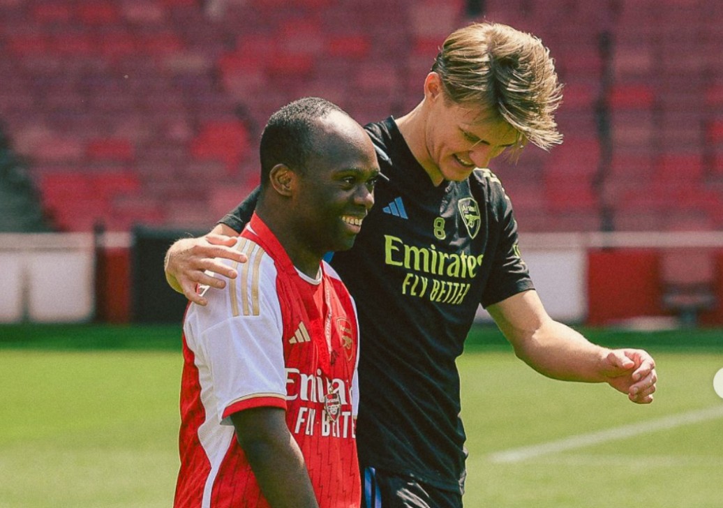 Kaptein-Martin-Odegaard-med-en-fan.jpg