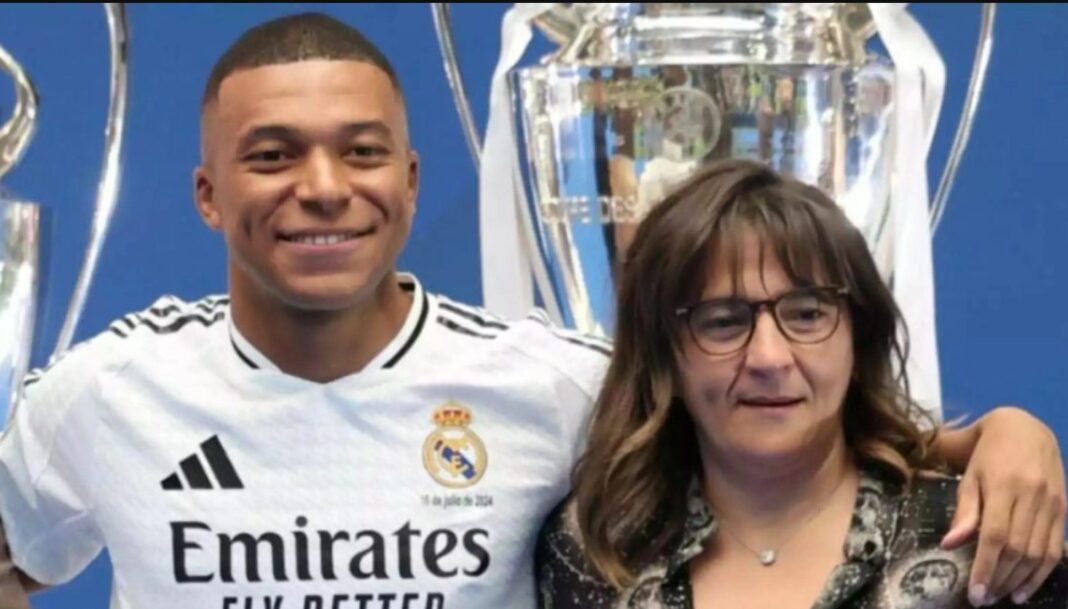 Kylian-Mbappe-og-mor-Fayza-Lamari.jpg