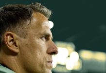 Fyrer Phil Neville – “resultaterne har været langt under forventningerne”