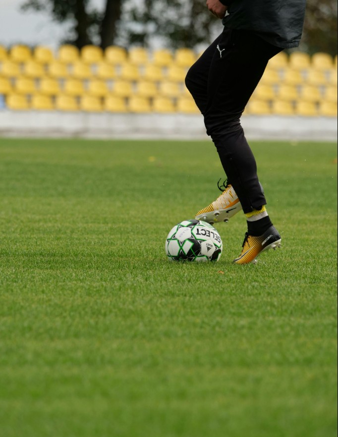 Fotball-bein-og-ball.jpg