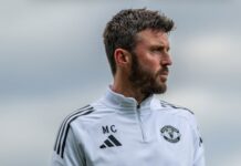 Manchester United viser det kæmpestore stadion frem for 100.000 skøre tilskuere