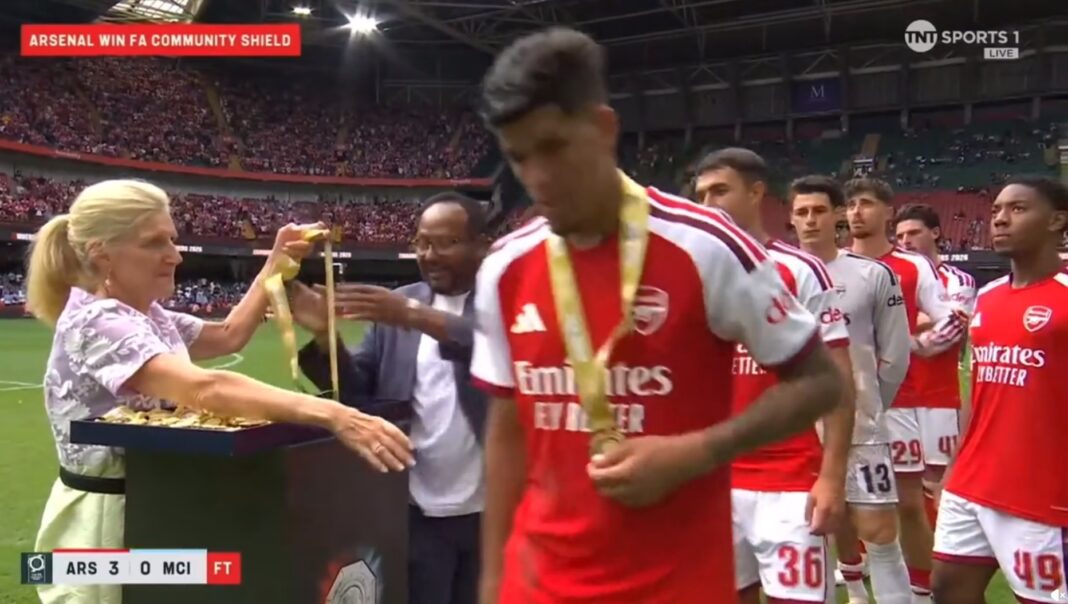 Arsenal-hilse.jpg