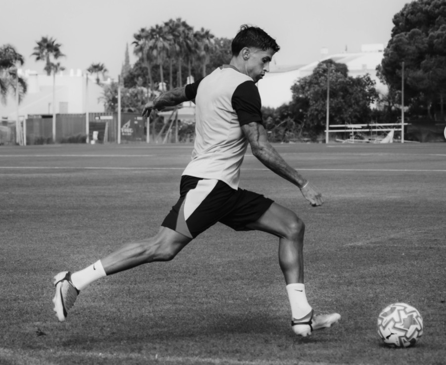 Joao-Cancelo-sort-hvitt.jpg