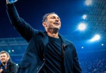 Det bedste, Frank Lampard kan gøre nu, er at snige sig ud ad bagdøren